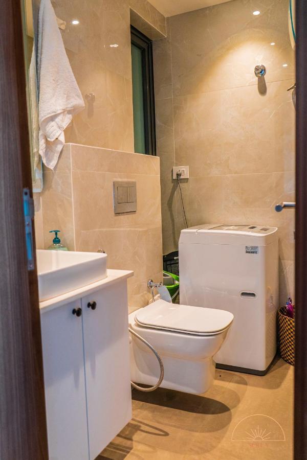 Solea 1 Bedroom Apartment - Central, Comfortable, Cozy, Balcony, Pool, Gym Accra Exterior photo