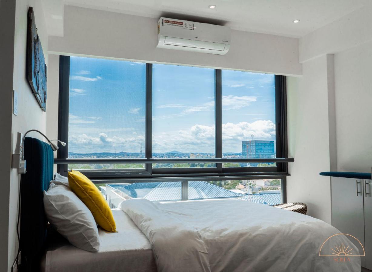 Solea 1 Bedroom Apartment - Central, Comfortable, Cozy, Balcony, Pool, Gym Accra Exterior photo