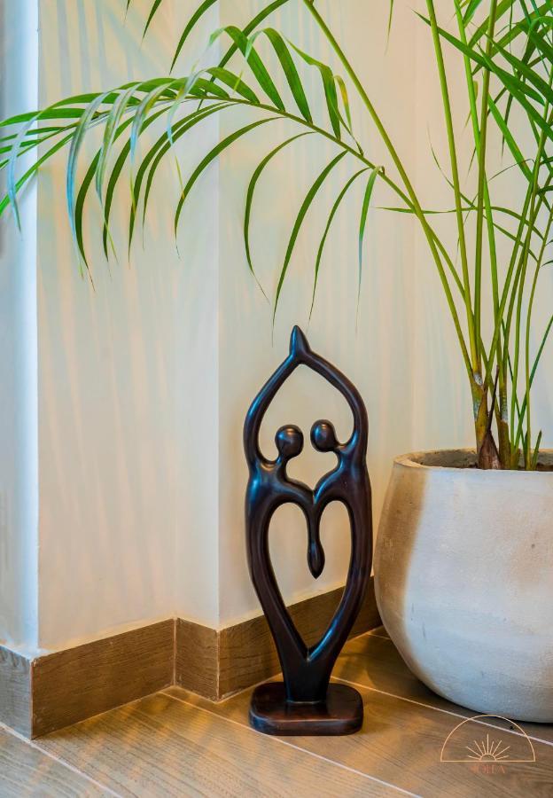 Solea 1 Bedroom Apartment - Central, Comfortable, Cozy, Balcony, Pool, Gym Accra Exterior photo