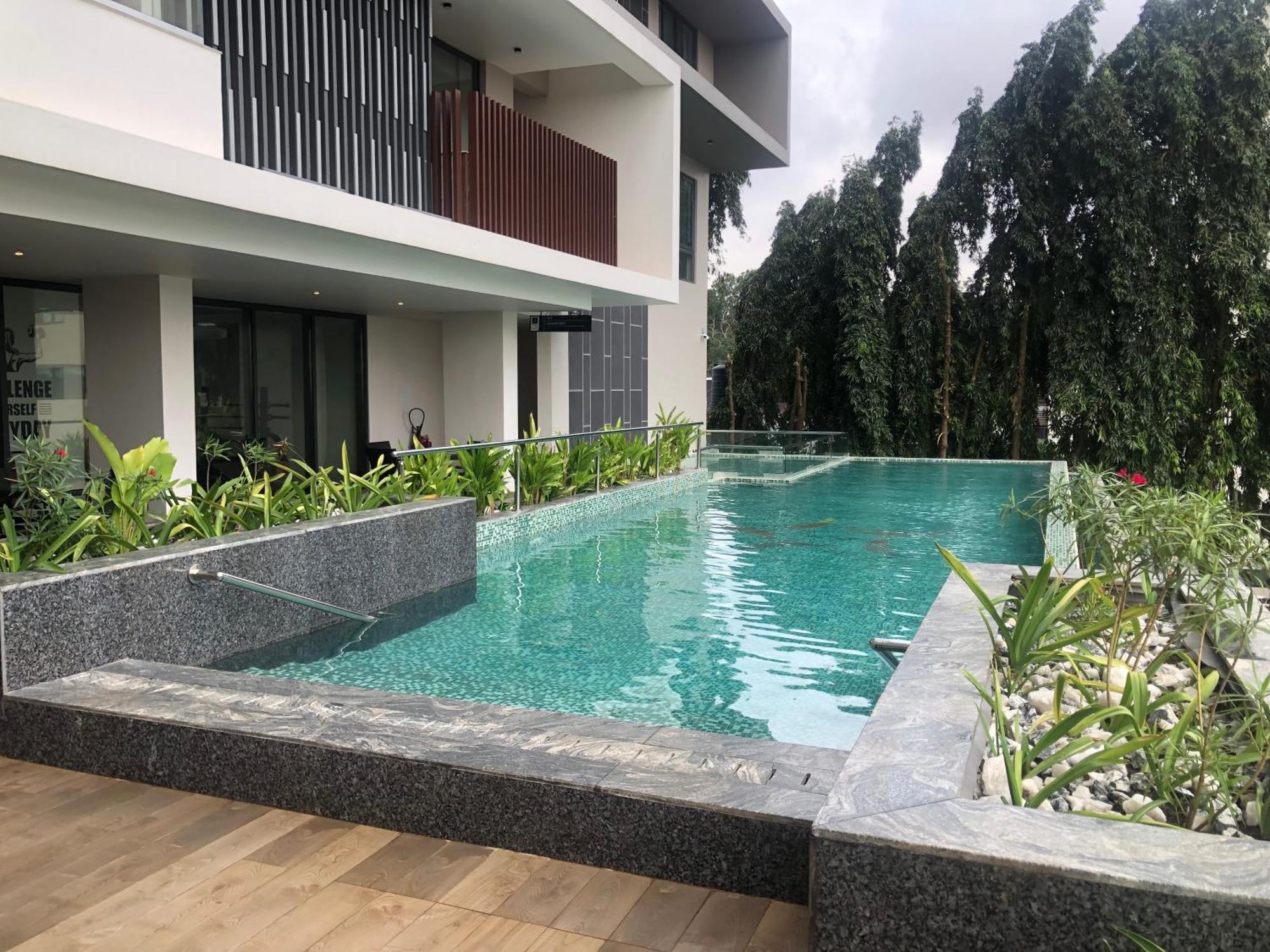 Solea 1 Bedroom Apartment - Central, Comfortable, Cozy, Balcony, Pool, Gym Accra Exterior photo